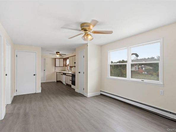 34 Meadow Wood Lane, Farmingdale NY 11735