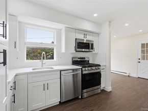 34 Meadow Wood Lane, Farmingdale NY 11735