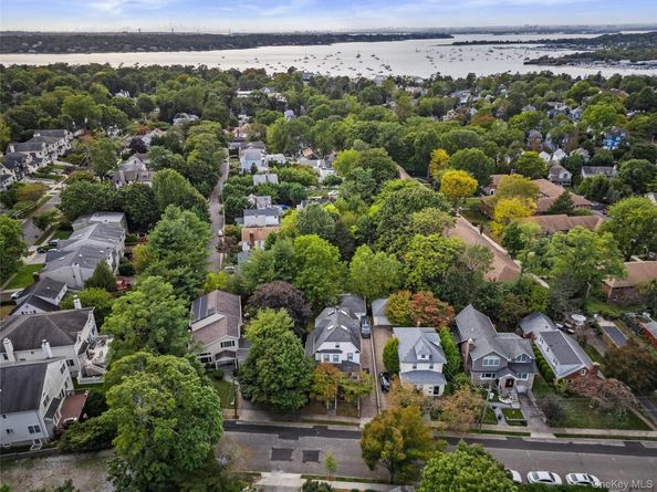 30 Monroe Street, Port Washington NY 11050