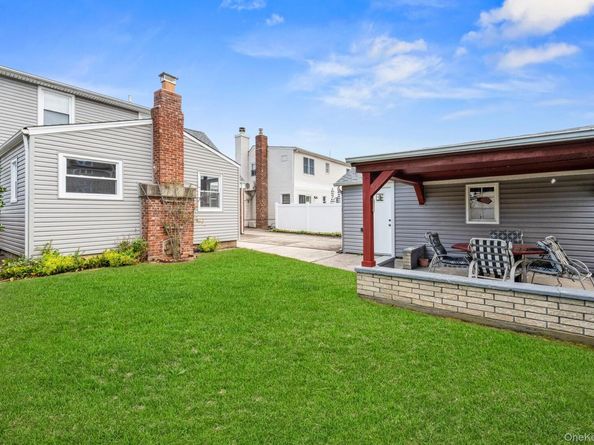 239 White Road, Mineola NY 11501