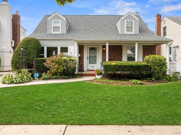 239 White Road, Mineola NY 11501