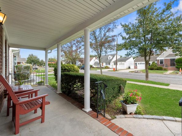 239 White Road, Mineola NY 11501