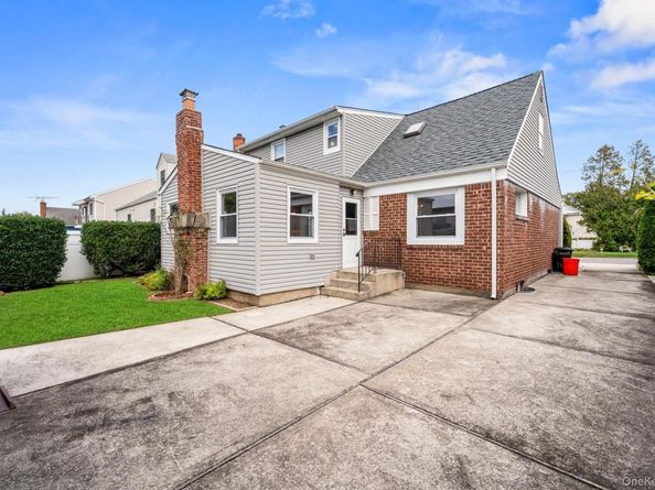 239 White Road, Mineola NY 11501