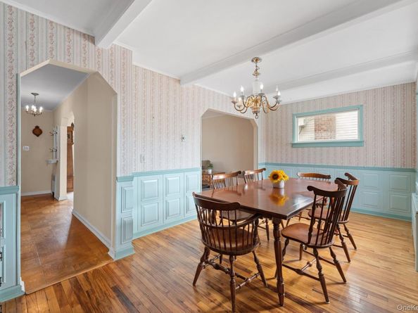 239 White Road, Mineola NY 11501