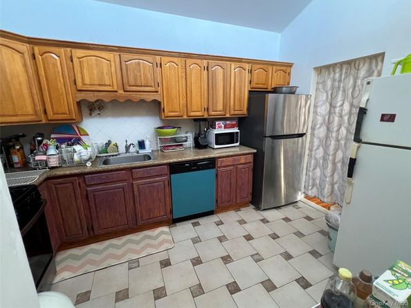 143-27 Roosevelt Avenue, Flushing NY 11354