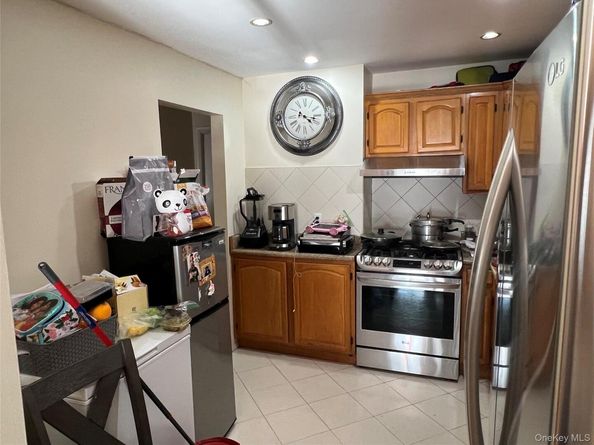 143-27 Roosevelt Avenue, Flushing NY 11354