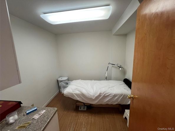 143-27 Roosevelt Avenue, Flushing NY 11354