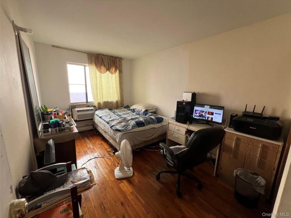 143-27 Roosevelt Avenue, Flushing NY 11354