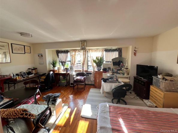143-27 Roosevelt Avenue, Flushing NY 11354