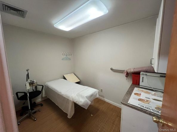 143-27 Roosevelt Avenue, Flushing NY 11354