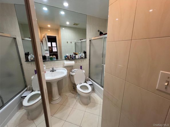143-27 Roosevelt Avenue, Flushing NY 11354