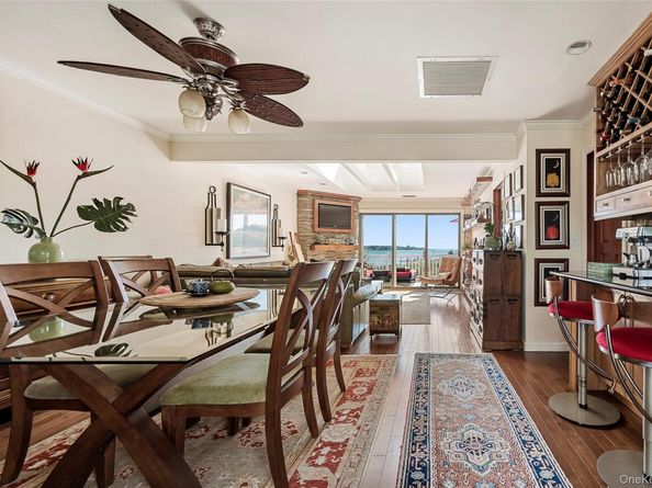 61 West Tiana Rd 24, Hampton Bays NY 11946