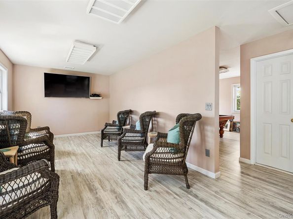 61 West Tiana Rd 24, Hampton Bays NY 11946