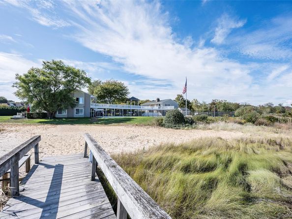 61 West Tiana Rd 24, Hampton Bays NY 11946