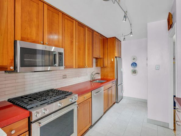 2500 Johnson Avenue 15P, Bronx NY 10463