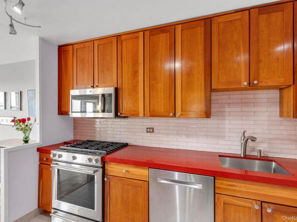 2500 Johnson Avenue 15P, Bronx NY 10463