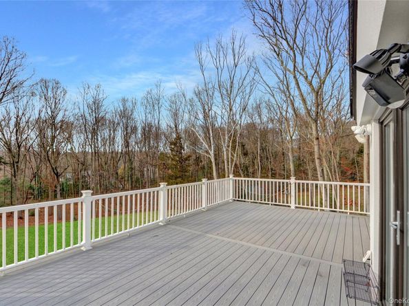 14 Chatham Place, Dix Hills NY 11746