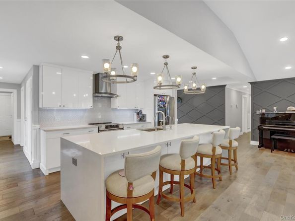 14 Chatham Place, Dix Hills NY 11746