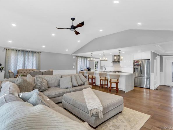 14 Chatham Place, Dix Hills NY 11746