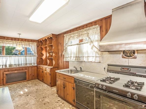 1887 Bryant Place, Baldwin NY 11510