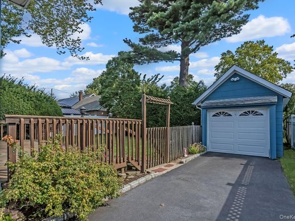 1887 Bryant Place, Baldwin NY 11510