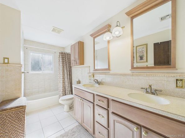 5 Gristmill Drive, Kings Park NY 11754