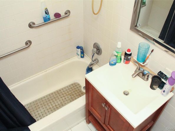 100 Randall Avenue 1E, Freeport NY 11520