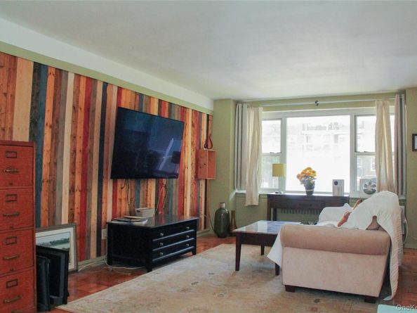 100 Randall Avenue 1E, Freeport NY 11520