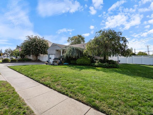 68 Thorne Avenue, North Massapequa NY 11758