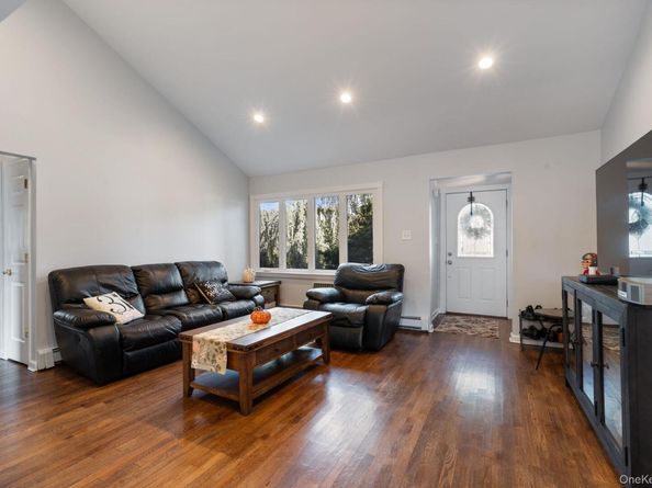 68 Thorne Avenue, North Massapequa NY 11758