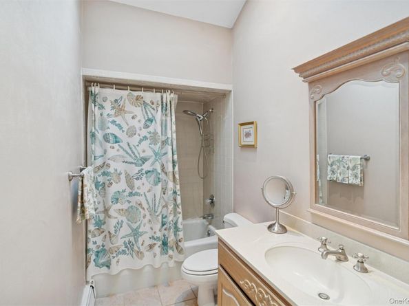 9 Monte Lane, Center Moriches NY 11934