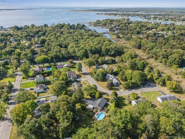 9 Monte Lane, Center Moriches NY 11934
