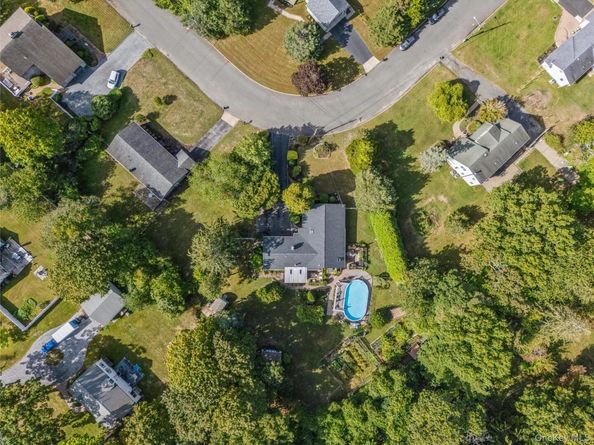9 Monte Lane, Center Moriches NY 11934