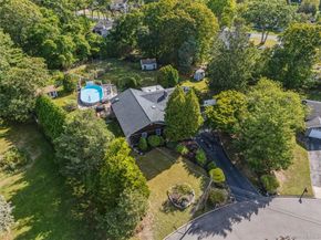 9 Monte Lane, Center Moriches NY 11934