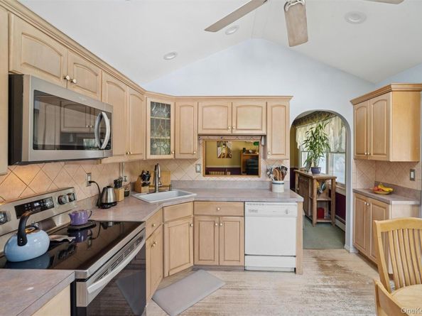 9 Monte Lane, Center Moriches NY 11934
