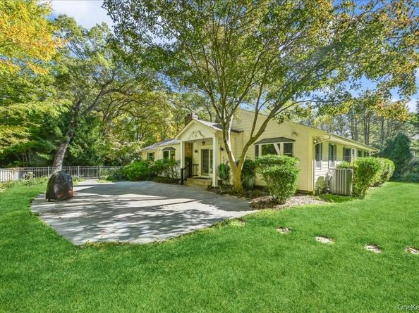 15 Centerport Road, Greenlawn NY 11740