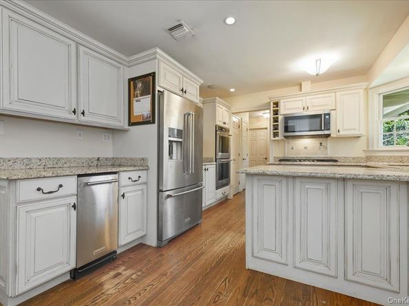 15 Centerport Road, Greenlawn NY 11740