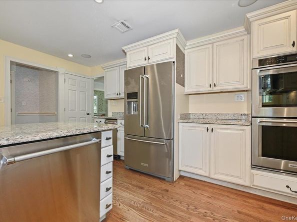 15 Centerport Road, Greenlawn NY 11740