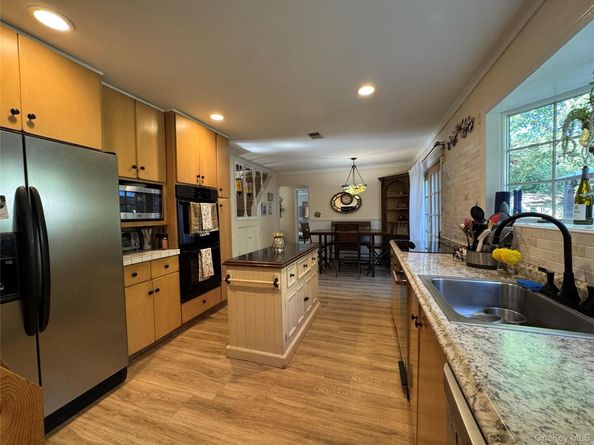 7 Kingston Road, Mount Sinai NY 11766