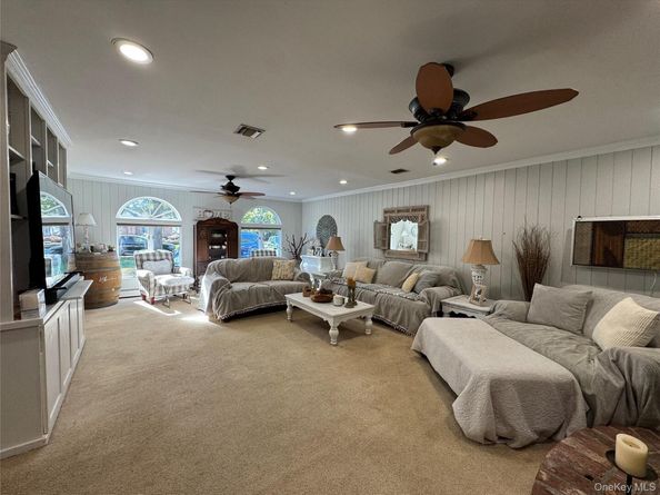 7 Kingston Road, Mount Sinai NY 11766