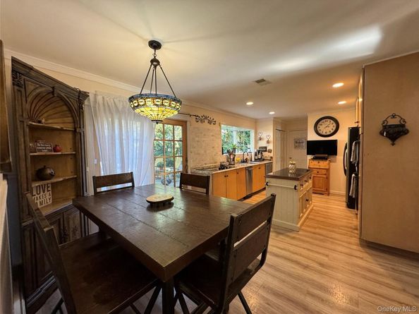 7 Kingston Road, Mount Sinai NY 11766