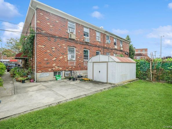 8948 Pontiac Street, Jamaica NY 11427
