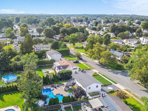 16 Dexter Lane, Kings Park NY 11754