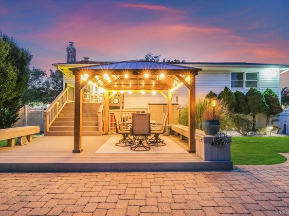 16 Dexter Lane, Kings Park NY 11754
