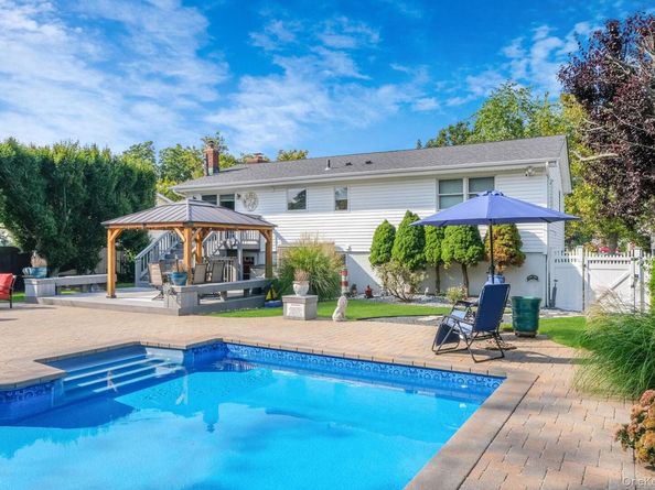 16 Dexter Lane, Kings Park NY 11754