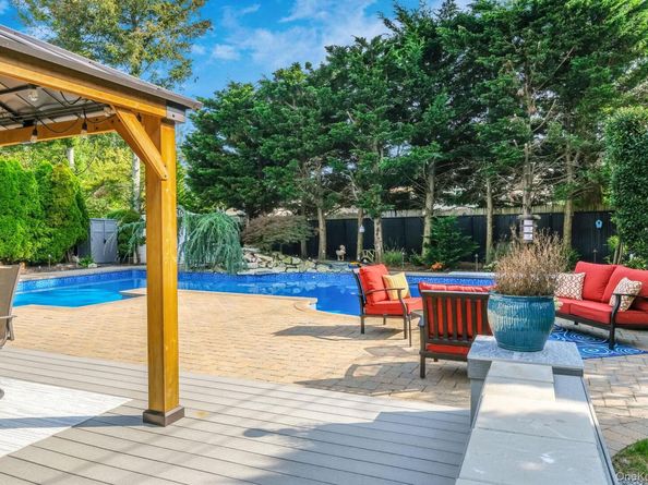 16 Dexter Lane, Kings Park NY 11754