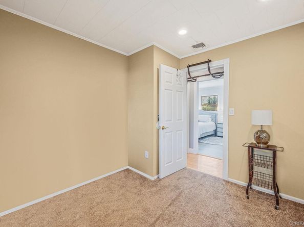 16 Dexter Lane, Kings Park NY 11754