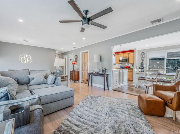 16 Dexter Lane, Kings Park NY 11754