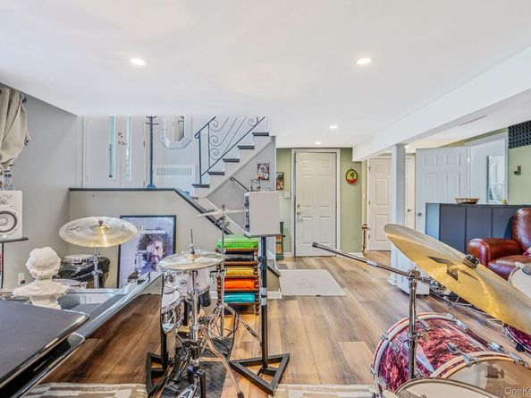 16 Dexter Lane, Kings Park NY 11754