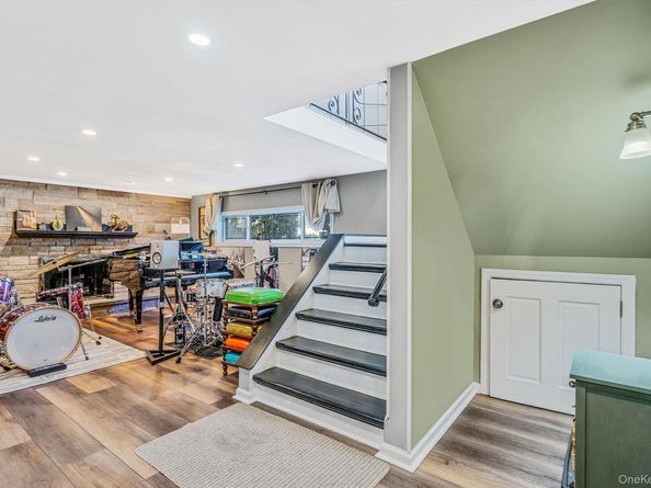 16 Dexter Lane, Kings Park NY 11754